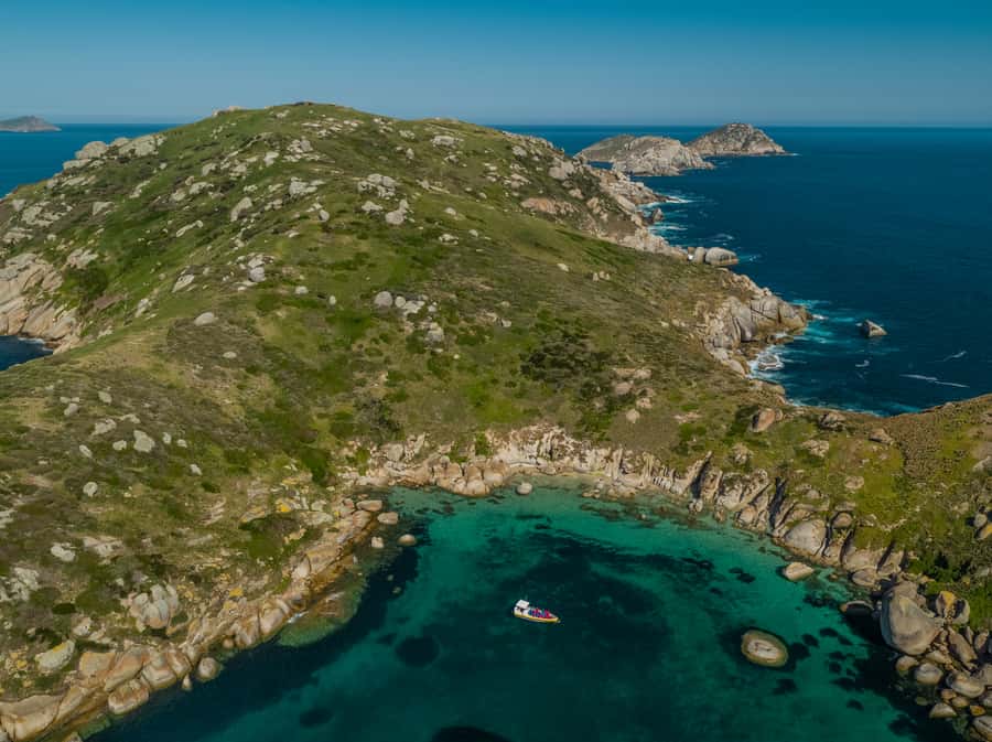 Melbourne: Wilsons Promontory Morning Wilderness Cruise - Guides on board: the difference between seeing and understanding
