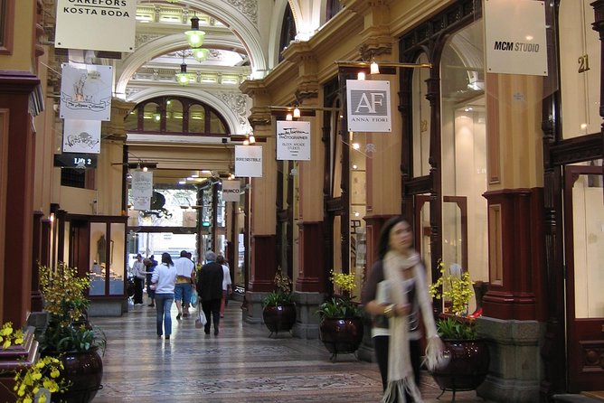 Original Melbourne Lanes and Arcades Walking Tour - Degraves Street for coffee and chocolate: a real break built into the route