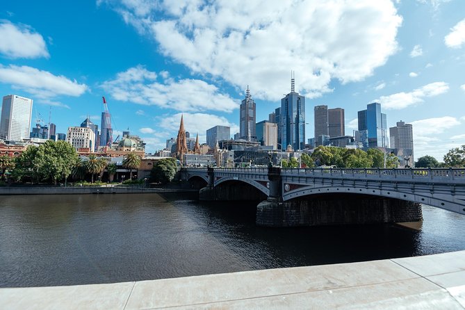 Private City Kickstart Tour: Melbourne - Young & Jacksons (Princes Hotel): A Historic Building With a Story