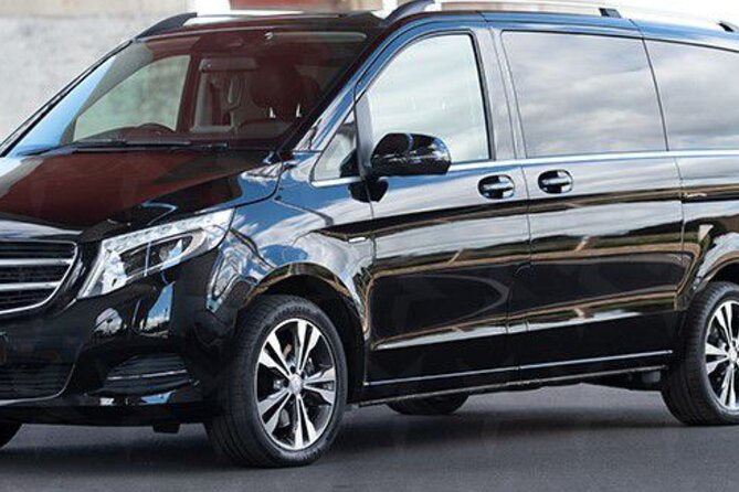 Private Departure Transfer: Hotel to Melbourne Airports - Driver Service: Courteous Meet-and-Assist vs. Occasional Misses