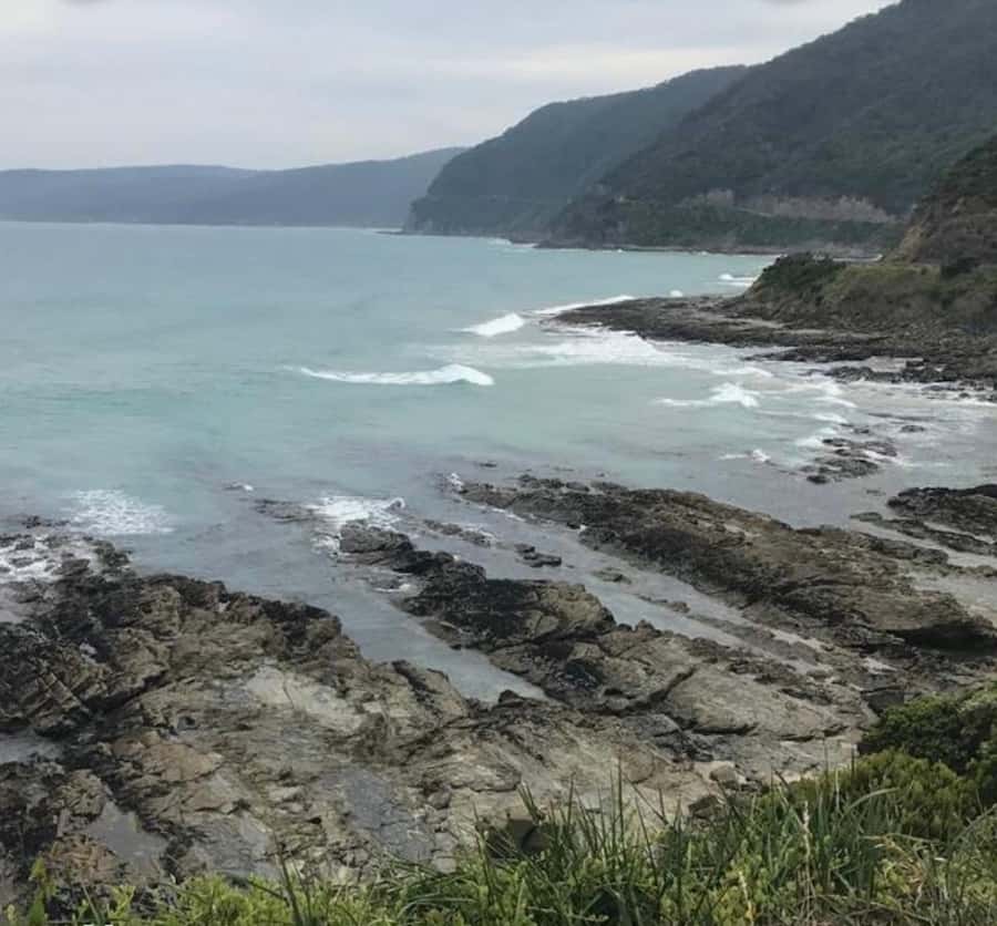 Private Tour: Great Ocean Road - Twelve Apostles - The Memorial Arch and Teddy’s Lookout: small stops that add real meaning