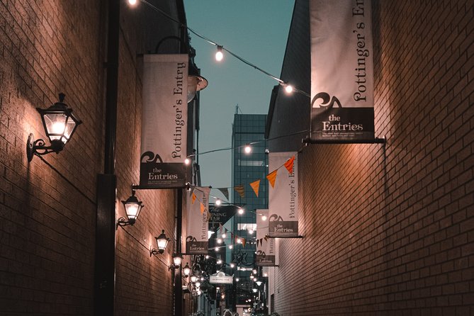 Questo Self-guided Haunted Melbourne Walking Tour - Flinders Street Station: where the game starts