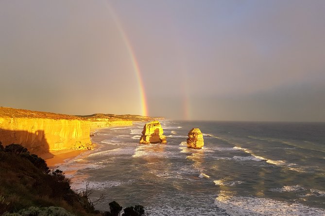 Ride Tours 2 day Great Ocean Road Trip for 18-35 year olds - The Grotto and London Bridge: photo stops, but with guided moments