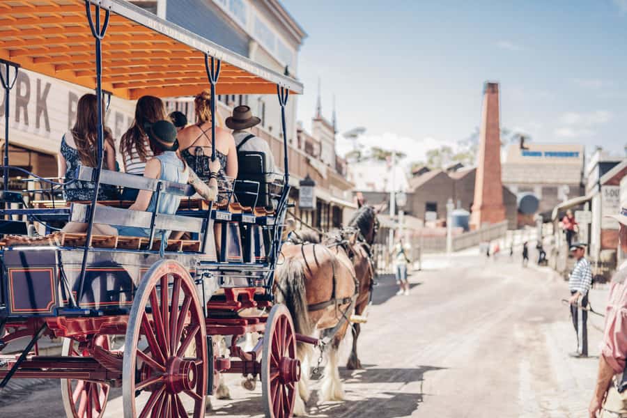 Werribee Mansion & Sovereign Hill Tour - Language and commentary: Mandarin live, QR multilingual audio