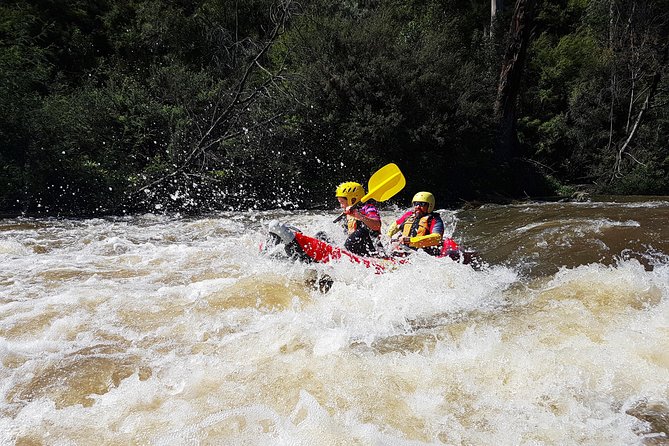 Whitewater Sports rafting on the Yarra river - The guide instruction that helps first-timers relax