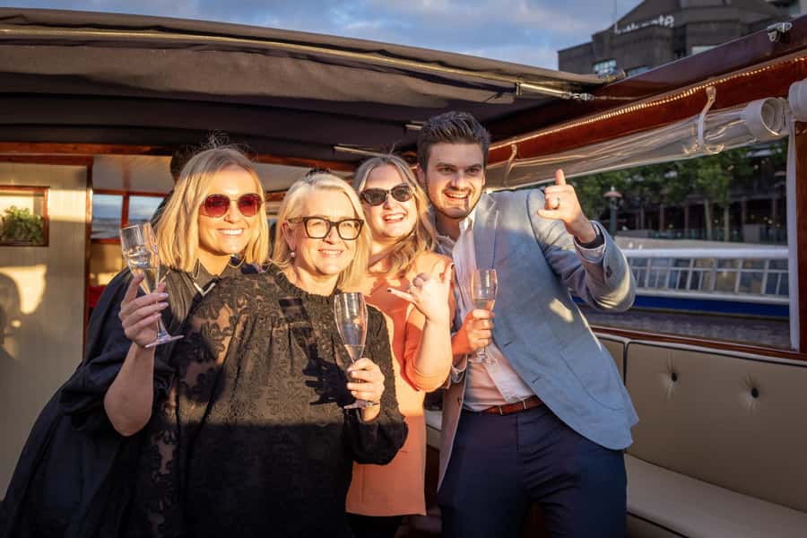 Yarra River: 1.5-Hour Scenic Sunset Public Cruise - The commentary part: when it helps, and when you should be prepared for less narration