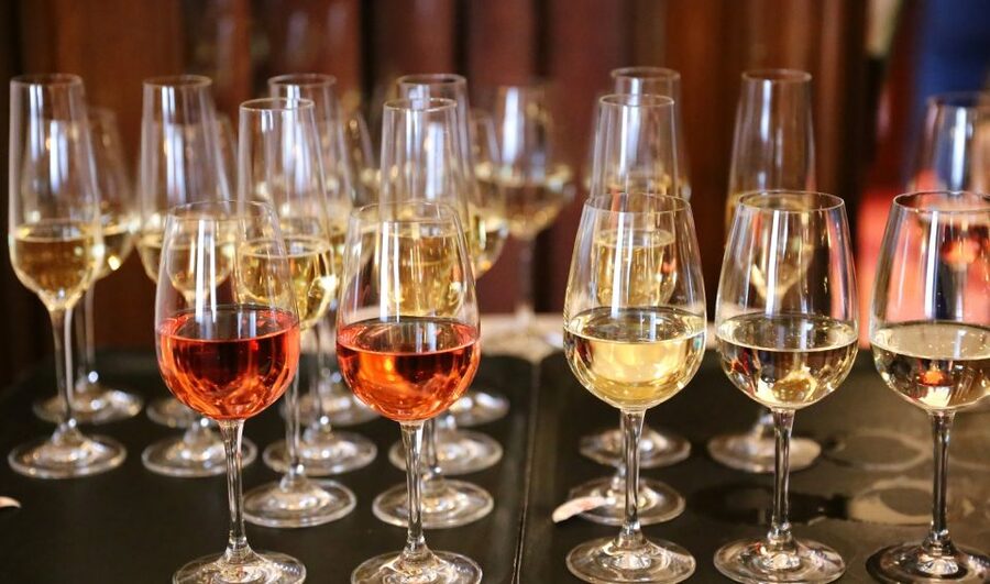 Yarra Valley: Bus Wine Tour with Lunch and a Glass of Wine - What the air-conditioned bus does (and doesn’t) solve