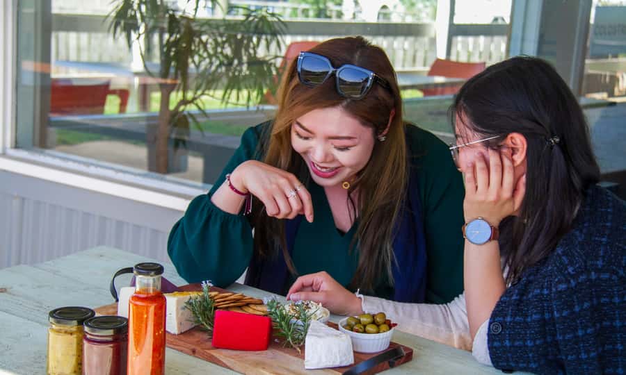 Yarra Valley Full Day Grazing Tour: Gin, Wine, Pizza, Cheese - Small comfort tips: where to sit and what to bring