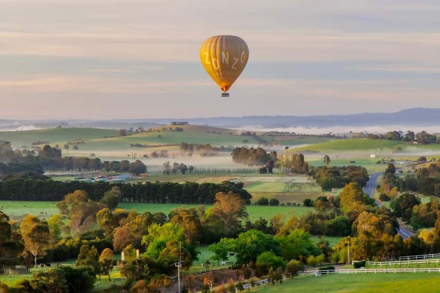 Yarra Valley: Hot Air Balloon with Breakfast & CBD Transfers - The Meet-Up at Balgownie Estate: Watching the Balloon Come to Life
